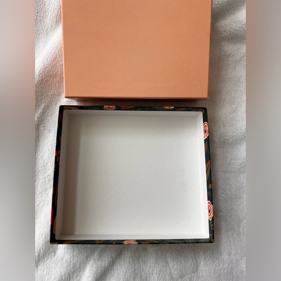 RIFLE PAPER CO. + L'OCCITANE EN PROVENCE colaboration  product Box - Picture 9 of 11